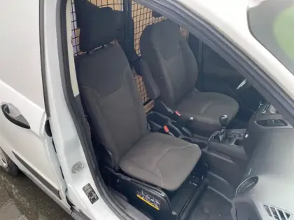 Photo 23 Ford Transit Courier Fourgonnette 1.5 TDCI 100ch Stop&amp;Start Trend