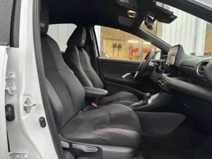 Photo 11 Toyota Yaris Hybride 116h GR SPORT 1.5 116 ch