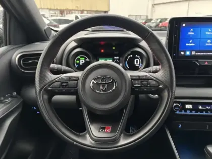 Photo 15 Toyota Yaris Hybride 116h GR SPORT 1.5 116 ch