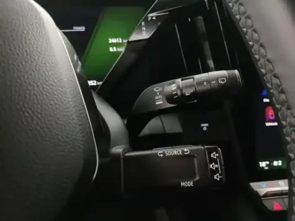 Photo 23 Renault Megane 220 ch autonomie confort GSR2 Techno