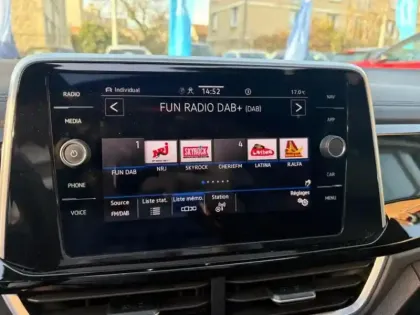 Photo 12 Volkswagen T-roc  1.5 TSI EVO 150ch R-Line DSG7