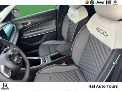 Photo 8 Fiat 600  1.2 Hybrid Turbo 110ch Icône eDCT6 Pack Confort