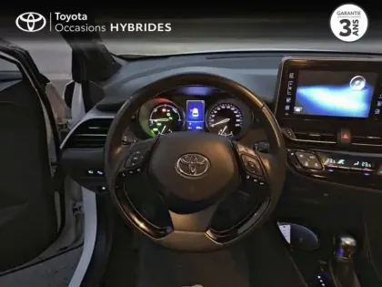 Photo 8 Toyota C-HR  122h Collection 2WD E-CVT Cuir Alcantara