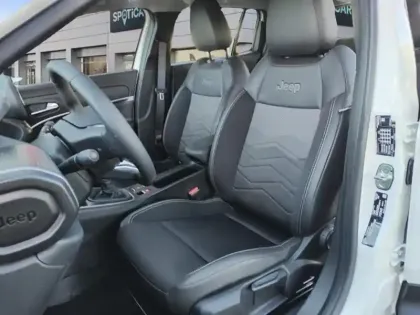 Photo 8 Jeep Avenger  1.2 Turbo T3 100ch Altitude