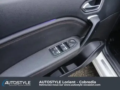 Photo 13 Renault Captur  1.6 E-Tech hybride rechargeable 160ch Initiale Paris -21