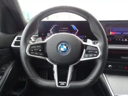 Photo 15 BMW Serie 3 Série 3 Touring 330eA xDrive 292ch M Sport