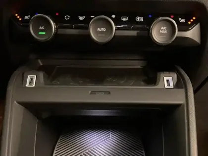 Photo 12 Citroën C4  Moteur électrique 136ch (100 kW) Shine Pack Automatique