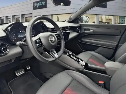 Photo 7 Alfa Romeo Junior  1.2 Ibrida 136ch Premium DCT6