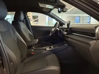 Photo 13 Volkswagen T-roc  1.5 eTSI 150ch R-Line DSG7