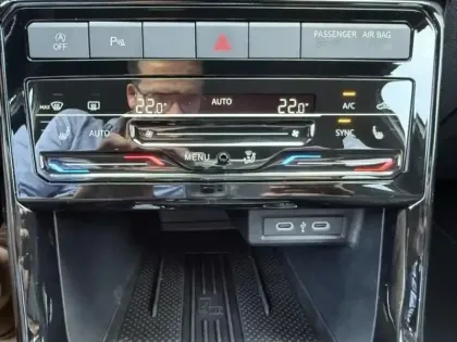 Photo 8 Volkswagen T-cross  1.0 TSI 116ch R-Line Edition DSG7