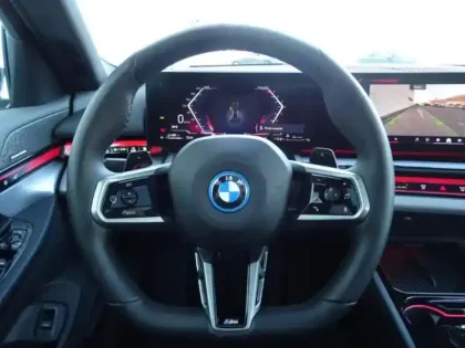 Photo 16 BMW Serie 5 Série 5 Touring 530e 299ch M Sport xDrive