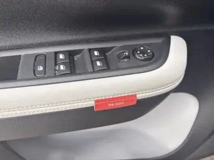 Photo 10 Citroën C3  1.2 Turbo 100ch MAX