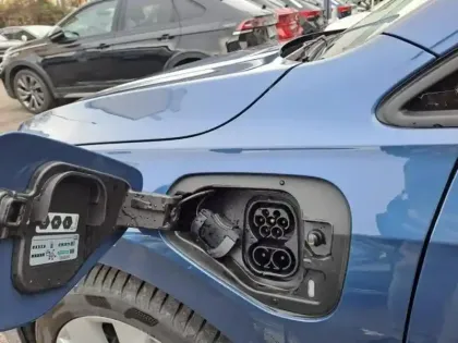 Photo 13 Volkswagen Golf  1.5 eHybrid 204ch VW Edition DSG6