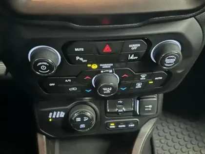 Photo 10 Jeep Renegade  1.3 Turbo T4 190ch PHEV 4xe Limited BVA6 eAWD