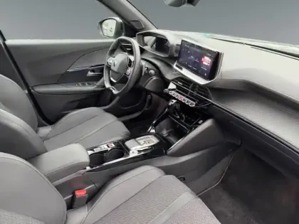 Photo 14 Peugeot 2008  1.2 Hybrid 145  GT e-DCS6