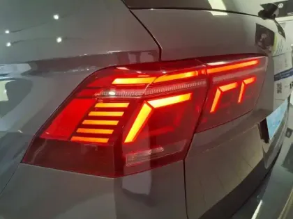 Photo 7 Volkswagen Tiguan  2.0 TDI 150ch Elegance DSG7