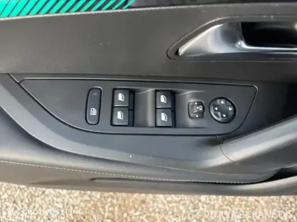 Photo 11 Peugeot 2008  e- 136ch Allure Business