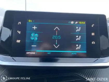 Photo 12 Peugeot 208  e- 136ch Style