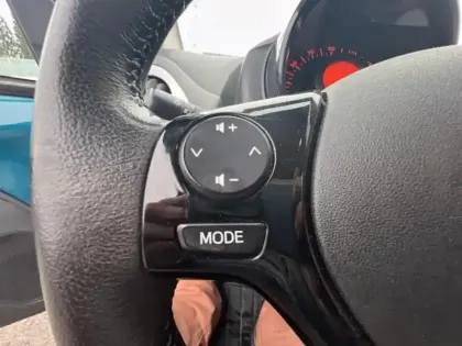 Photo 12 Citroën C1  VTi 72 S&S Millenium 5p  E6.d