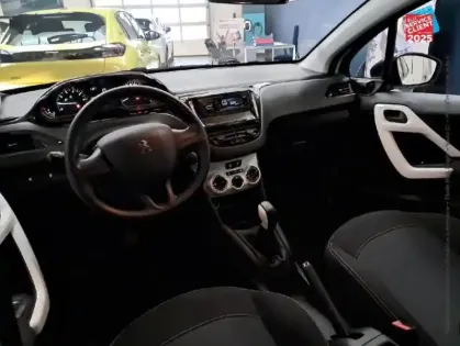 Photo 14 Peugeot 208  1.2 PURETECH 68CH E6.C LIKE 5P