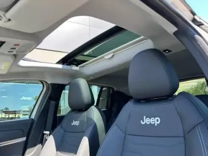 Photo 14 Jeep Avenger  1.2 Turbo T3 110ch MHEV Summit BVR6 eHybrid