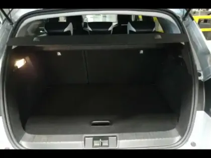 Photo 11 Renault Captur  1.6 E-Tech hybride 145ch Intens -21