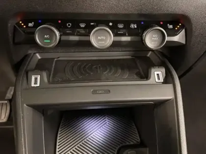 Photo 13 Citroën C4  Moteur électrique 136ch (100 kW) Shine Pack Automatique