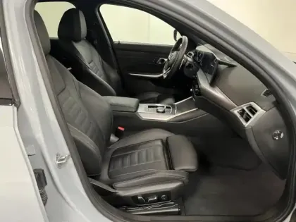 Photo 15 BMW Serie 3 Série 3 330eA xDrive 292ch M Sport