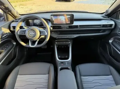 Photo 12 Jeep Avenger  1.2 Turbo T3 145ch MHEV Upland BVR6 4xe