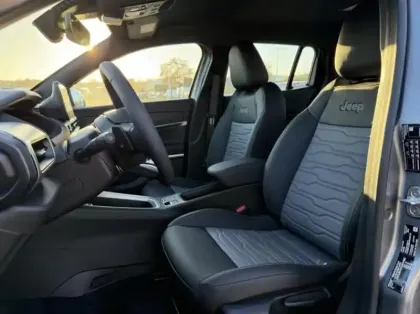 Photo 8 Jeep Avenger  1.2 Turbo T3 145ch MHEV Upland BVR6 4xe