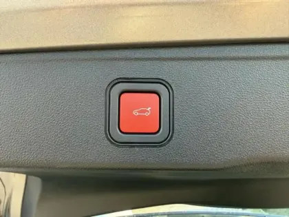 Photo 11 Jeep Avenger  1.2 Turbo T3 145ch MHEV Upland BVR6 4xe