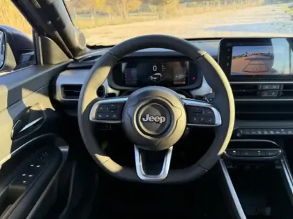 Photo 14 Jeep Avenger  1.2 Turbo T3 145ch MHEV Upland BVR6 4xe