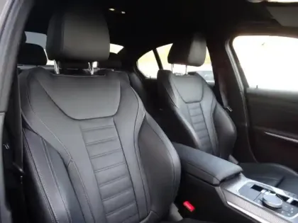 Photo 15 BMW Serie 3 Série 3 330eA xDrive 292ch M Sport