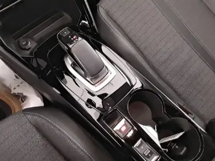 Photo 13 Peugeot 208  Electrique 50 kWh 136ch