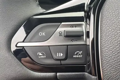 Photo 20 Peugeot 308  SW Hybrid 145 e-DCS6