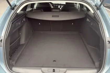 Photo 8 Peugeot 308  SW Hybrid 145 e-DCS6