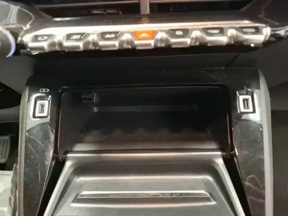 Photo 26 Peugeot 208  PureTech 100 S&S BVM6