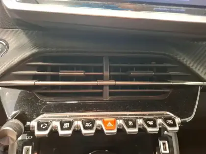 Photo 18 Peugeot 208  Electrique 50 kWh 136ch