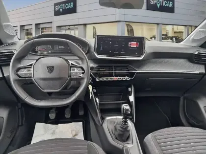 Photo 39 Peugeot 208  PureTech 100 S&S BVM6