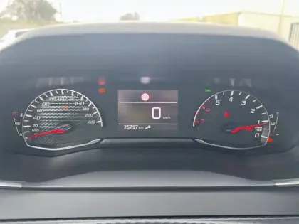 Photo 45 Peugeot 208  PureTech 100 S&S BVM6