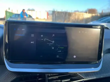 Photo 14 Peugeot 208  PureTech 100 S&S BVM6