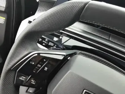 Photo 18 Peugeot 5008  Hybrid 136 e-DCS6