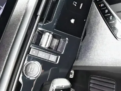 Photo 13 Peugeot 5008  Hybrid 136 e-DCS6