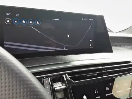 Photo 20 Peugeot 5008  Hybrid 136 e-DCS6