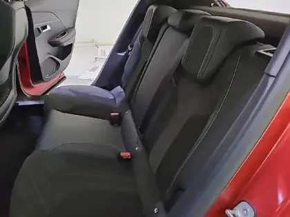 Photo 33 Peugeot 2008  PureTech 130 S&S EAT8