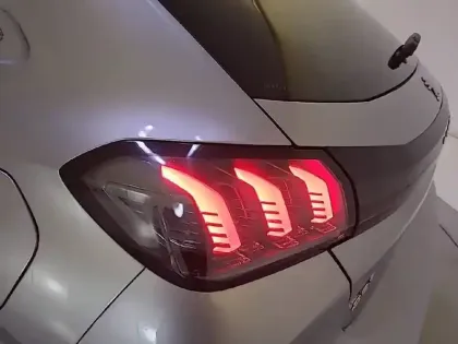 Photo 16 Peugeot 208  PureTech 100 S&S BVM6