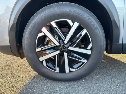 Photo 12 Peugeot 2008  Hybrid 145 e-DCS6