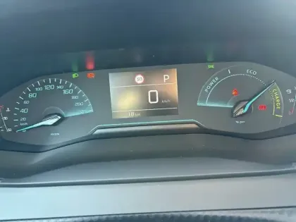 Photo 9 Peugeot 2008  Hybrid 145 e-DCS6