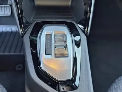 Photo 13 Peugeot 2008  Hybrid 145 e-DCS6