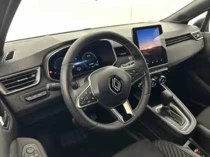 Photo 35 Renault Clio  E-Tech full hybrid 145